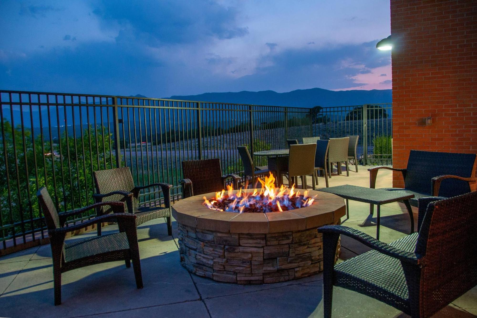 Fairfield Inn And Suites By Marriott Colorado Springs North Air Force Academy Gleneagle Exterior foto